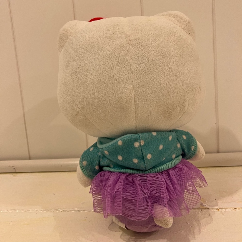 Hello Kitty Plush - Picture 2 of 5